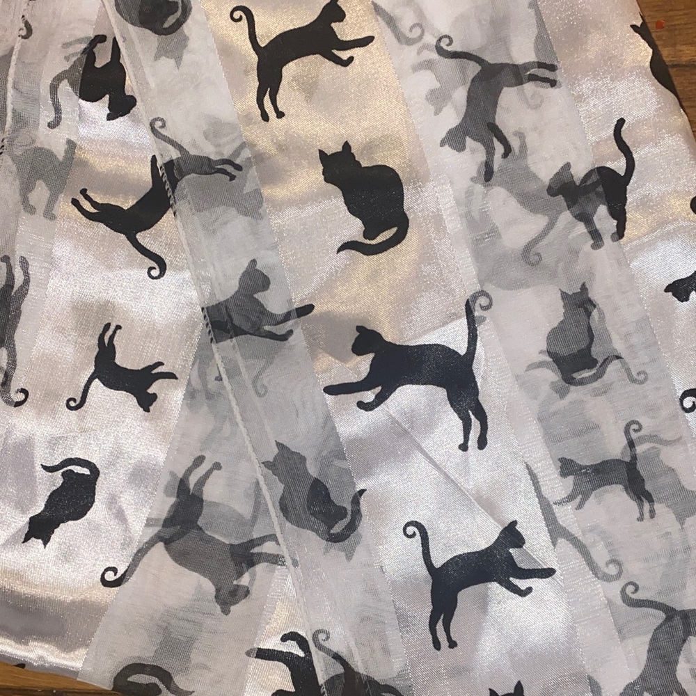 Chic Cat Patterned Sheer Scarf - Picture 3 of 7